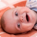 Много счастливых малышей