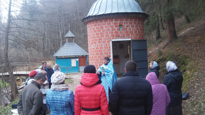 Колюпаново калуга. Купель Колюпаново Калуга. Купель в д Колюпаново Калуга. Деревня Колюпаново Калуга. Колюпаново Калужская область Святой источник.