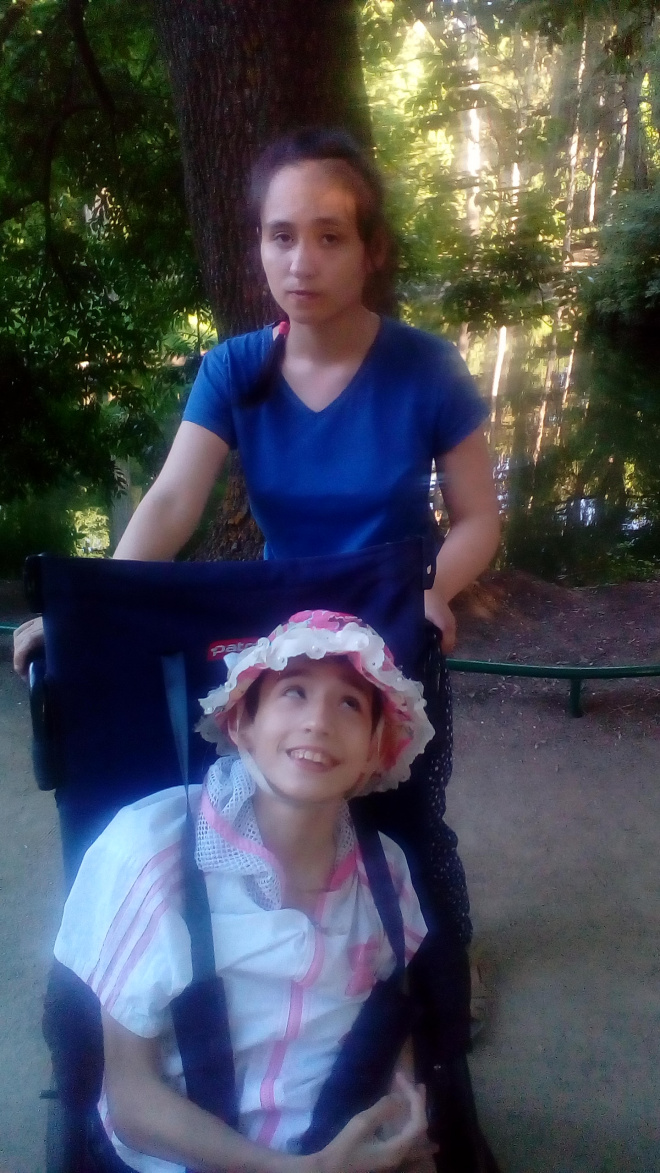 Лиза и Оля Малышевы